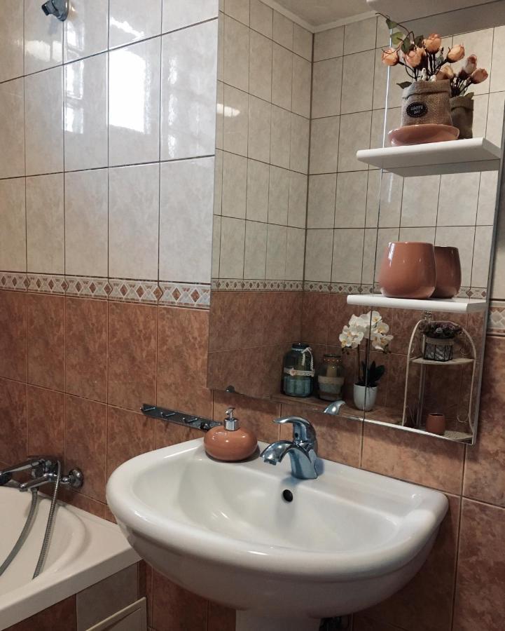 Kara Apartman Odorheiu Secuiesc Exteriör bild
